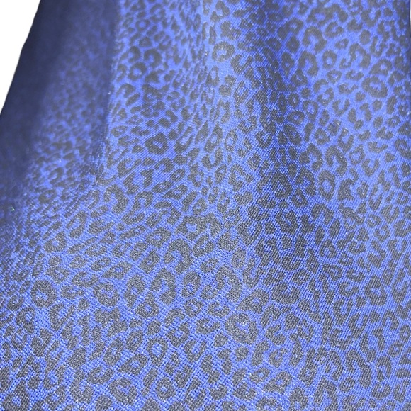 NWT Torrid Midnight Blue Leopard Print Blouse, 4X - Picture 3 of 6